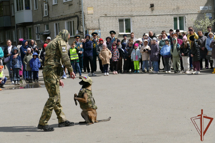 Праздничные мероприятия в честь Международного дня защиты детей прошли в Сибирском округе Росгвардии