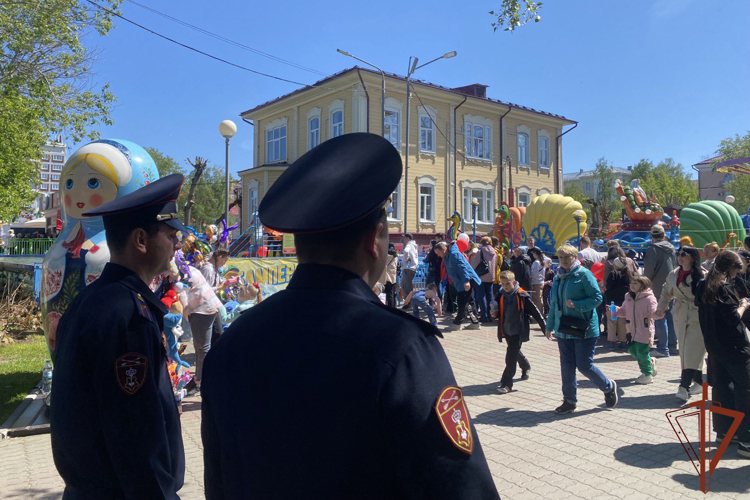 Росгвардия обеспечила безопасность праздничных мероприятий в День защиты детей в Сибири