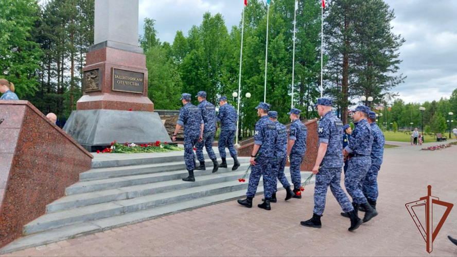 Представители Уральского округа Росгвардии приняли участие в памятных мероприятиях, посвященных Дню памяти и скорби