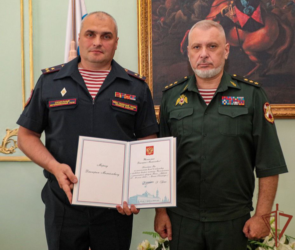 В Санкт-Петербурге заместитель директора Росгвардии генерал-полковник Алексей Воробьёв вручил награды отличившимся на СВО росгвардейцам (видео)