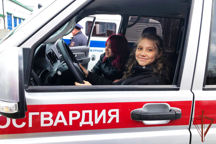 Патриотическая акция «Каникулы с Росгвардией» проходит на Урале