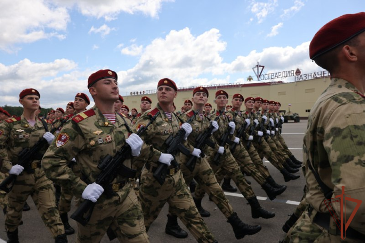 Директор Росгвардии генерал армии Виктор Золотов принял участие в посвященных 100-летию дивизии имени Ф.Э. Дзержинского торжественных мероприятиях (видео)