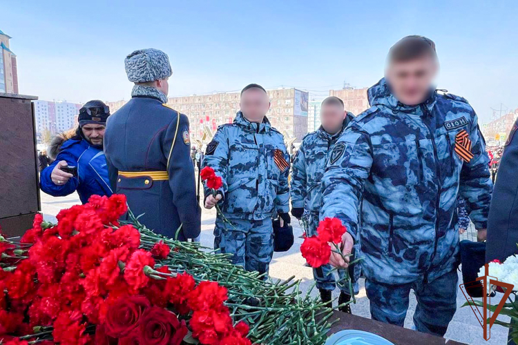 Представители Уральского округа Росгвардии приняли участие в памятных мероприятиях, посвященных Дню памяти и скорби