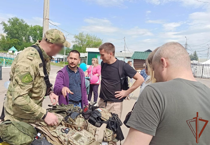 Праздник ко Дню защиты детей провели росгвардейцы в Приволжье