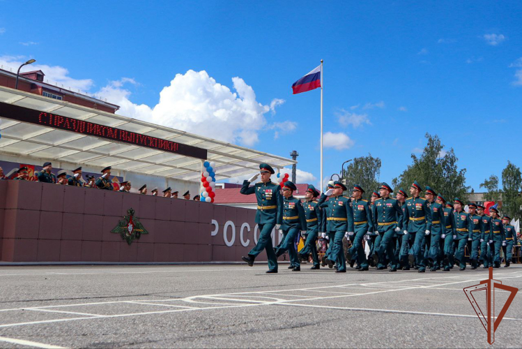 В Санкт-Петербурге и Москве офицерам Росгвардии вручены дипломы об окончании военных учебных заведений Министерства обороны