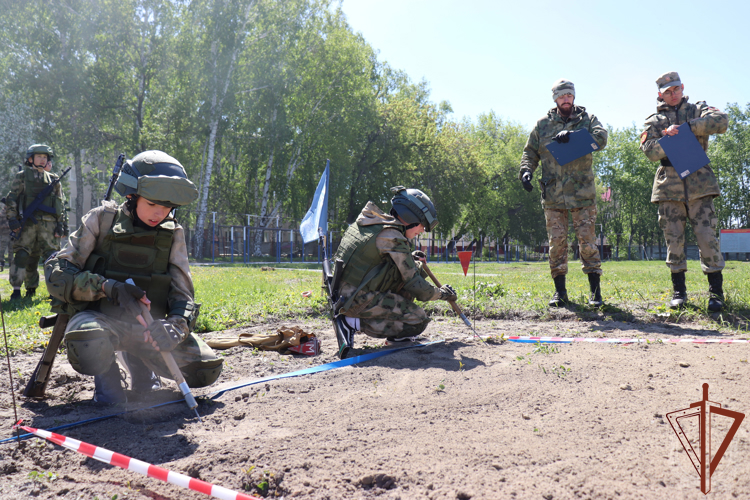 Росгвардейцы принимают участие во Всероссийской военно-патриотической игре «Зарница» в Сибири