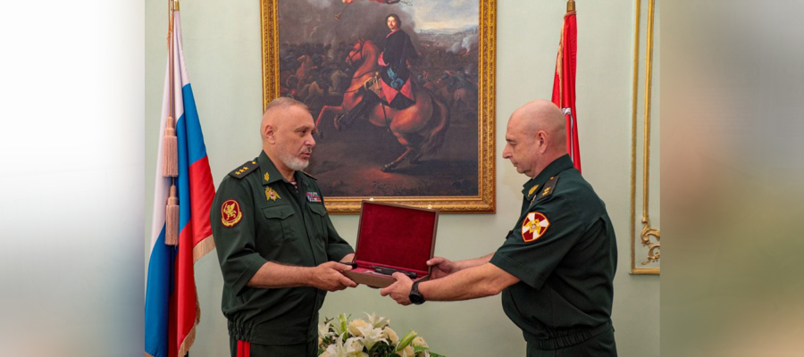 В Санкт-Петербурге заместитель директора Росгвардии генерал-полковник Алексей Воробьёв вручил награды отличившимся на СВО росгвардейцам (видео)