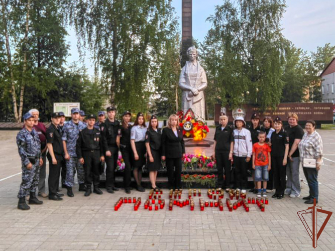 Представители Уральского округа Росгвардии приняли участие в памятных мероприятиях, посвященных Дню памяти и скорби