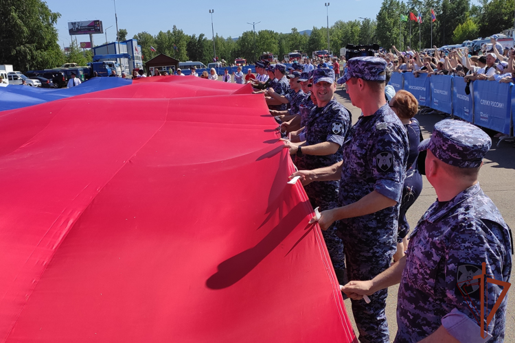 Патриотические мероприятия и акции Росгвардии ко Дню России прошли в  Сибири