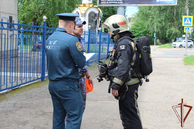 В Сыктывкаре прошло пожарно-тактическое учение Росгвардии и МЧС