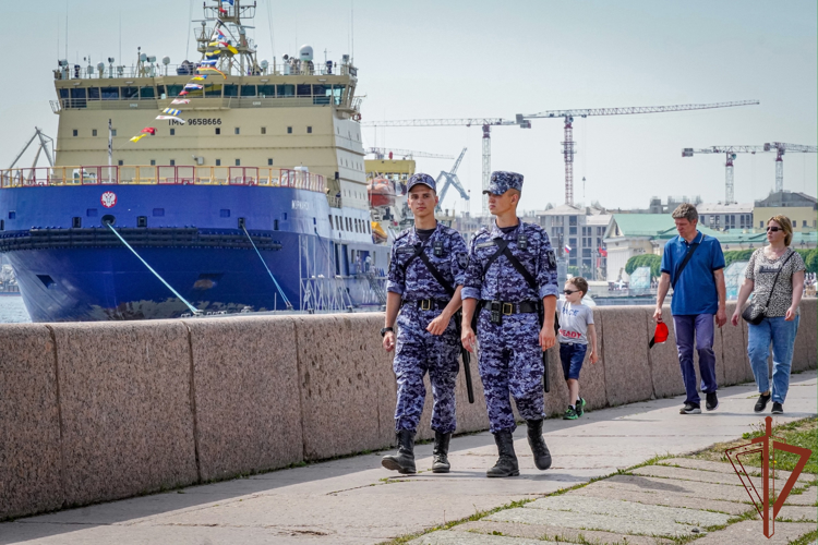 Росгвардейцы обеспечили безопасность X Фестиваля ледоколов в Санкт-Петербурге