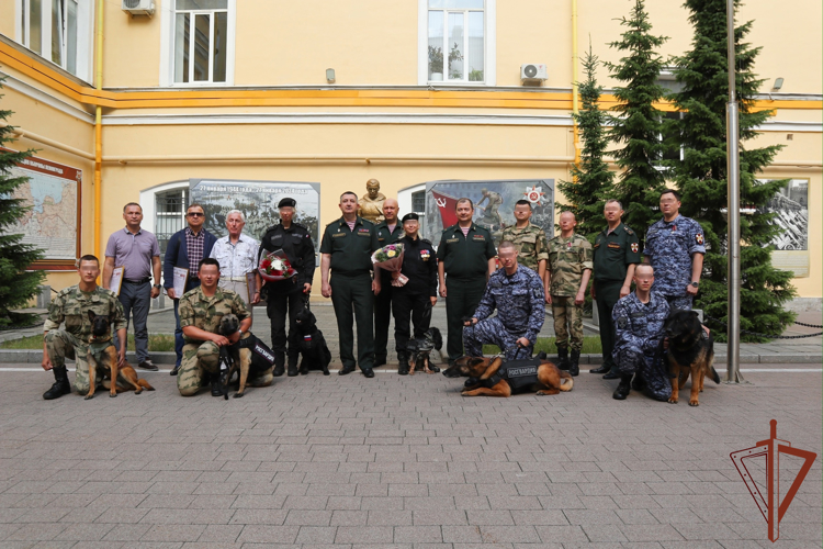 В Санкт-Петербурге отметили 115 лет со дня формирования кинологических подразделений Росгвардии