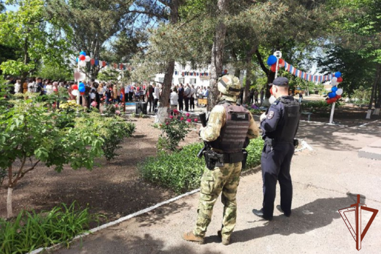 Около 6 тысяч росгвардейцев приняли участие в обеспечении общественного порядка и безопасности в День России (видео)