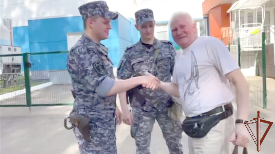 Росгвардейцы спасли едва не утонувшую девочку в Кирове (видео)
