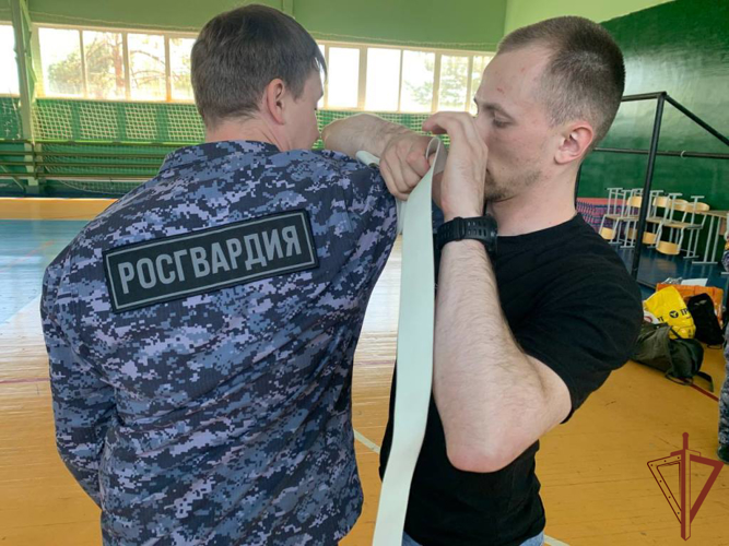 Росгвардейцы прошли курс обучения тактической медицине на Урале 
