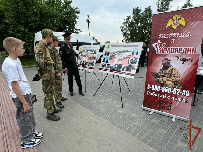Патриотические мероприятия и акции Росгвардии ко Дню России прошли в  Сибири
