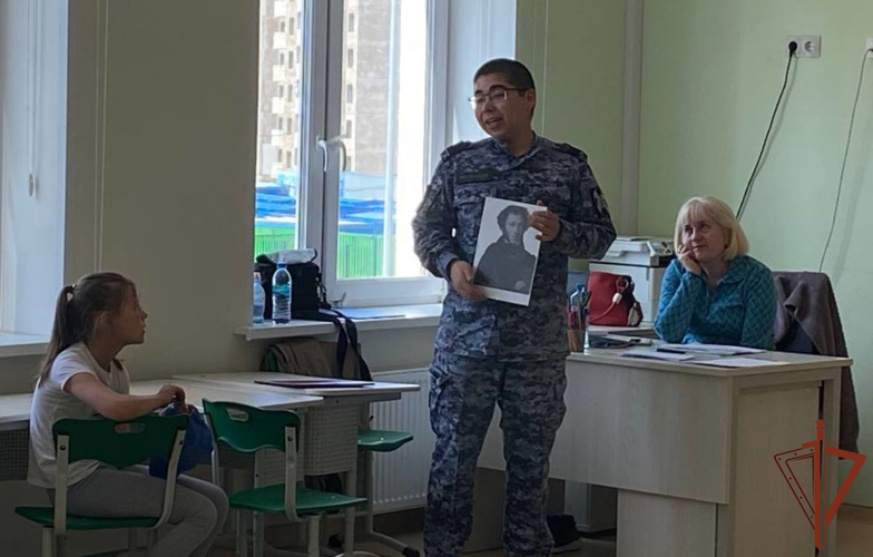 Квест для детей в честь 225-летия со дня рождения Александра Пушкина провели росгвардейцы в Тюмени