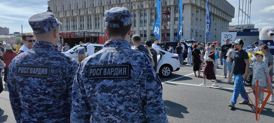 Росгвардия обеспечила безопасность автомобильного фестиваля "Автострада 2024" в Туле