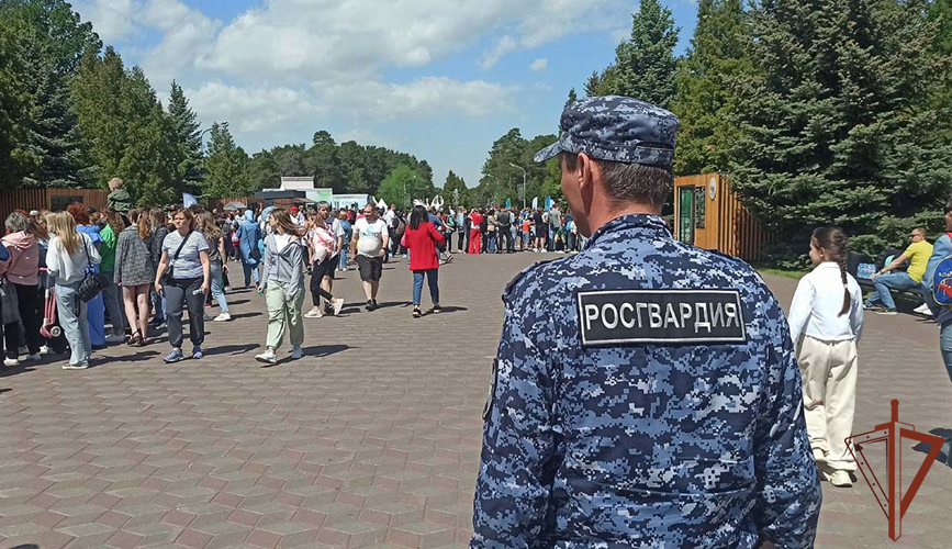 Росгвардия обеспечила правопорядок в День защиты детей на Урале