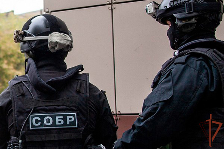 При силовой поддержке СОБР Росгвардии в Волгоградской области задержаны подозреваемые в злоупотреблении полномочиями