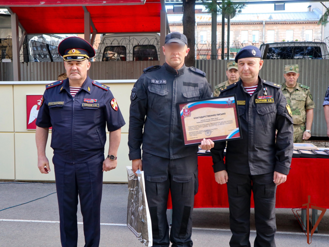 Командующий Северо-Западным округом Росгвардии вручил грамоты сотрудникам и военнослужащим ведомства за обеспечение безопасности XXVII ПМЭФ