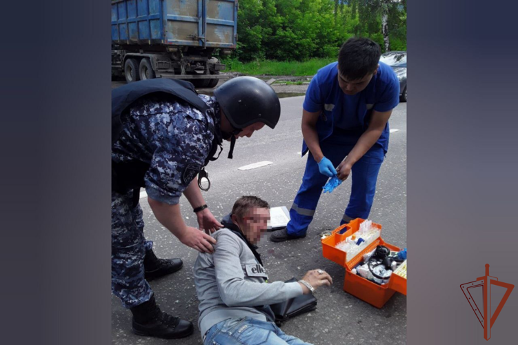 Сотрудники Росгвардии оказали доврачебную помощь мужчине в Подмосковье