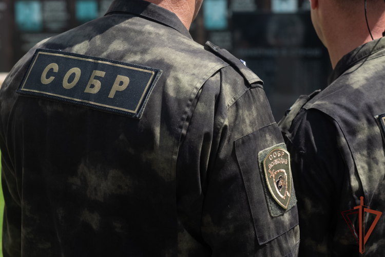 При  силовой поддержке СОБР Росгвардии в Саратове задержаны подозреваемые в организации незаконной миграции