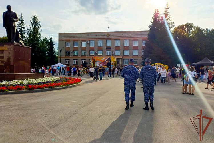 В Сибири Росгвардия обеспечила безопасность праздничных мероприятий, посвящённых Дню металлурга