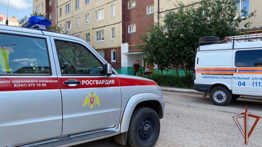Росгвардейцы обеспечивают сохранность пострадавшего в результате взрыва бытового газа имущества граждан в городе Стерлитамак