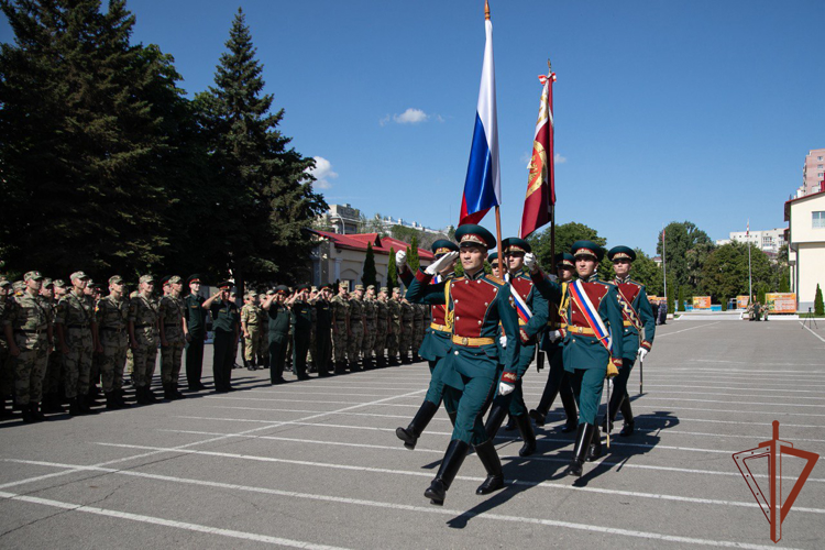 Начальник Саратовского военного института Росгвардии Герой России полковник Александр Белоглазов представлен личному составу (видео)