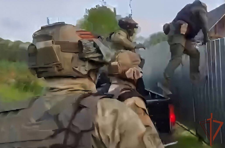 В Хабаровском крае при участии СОБР Росгвардии пресечена деятельность крупной нарколаборатории (видео)