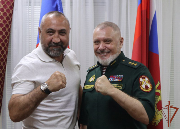 Генерал-полковник Алексей Воробьев встретился c олимпийским чемпионом по боксу Александром Лебзяком