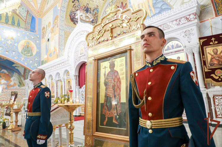 В честь Святого равноапостольного великого князя Владимира в главном храме Росгвардии состоялось торжественное богослужение (видео)