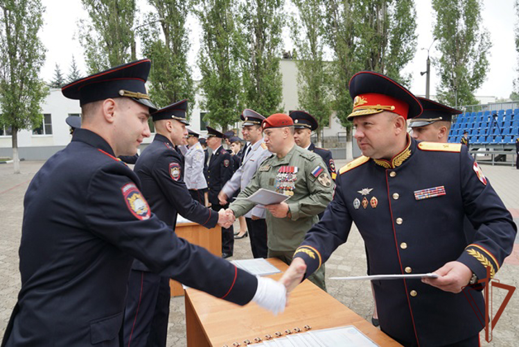 Начальник Главного управления вневедомственной охраны Росгвардии  поздравил выпускников Воронежского института МВД России с окончанием вуза