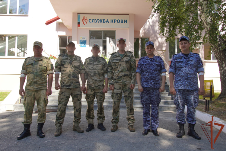 В Чебоксарах росгвардейцы поддержали ведомственную акцию «От сердца к сердцу»