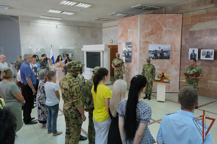 В День фотографа росгвардейцы организовали выставку в Луганске