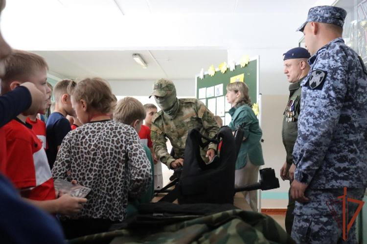На Дальнем Востоке проходит всероссийская акция «Каникулы с Росгвардией» 