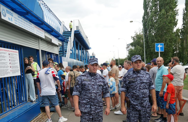 Росгвардейцы обеспечили безопасность футбольного матча Чемпиона России по футболу в Оренбурге
