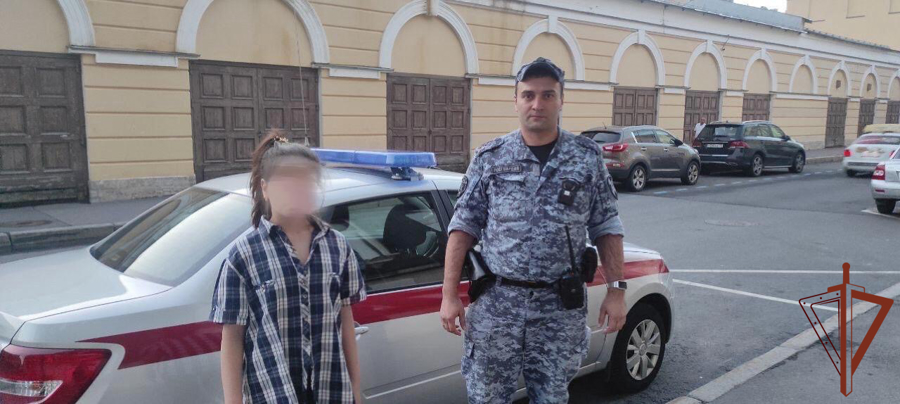 Росгвардейцы разыскали не вернувшегося домой ребенка в Санкт-Петербурге