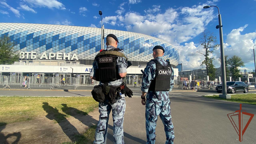 Росгвардейцы обеспечили общественную безопасность на футбольных матчах в Москве