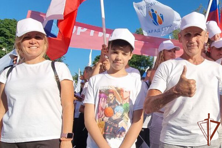 Семьи росгвардейцев приняли участие в центральном параде семей в Москве