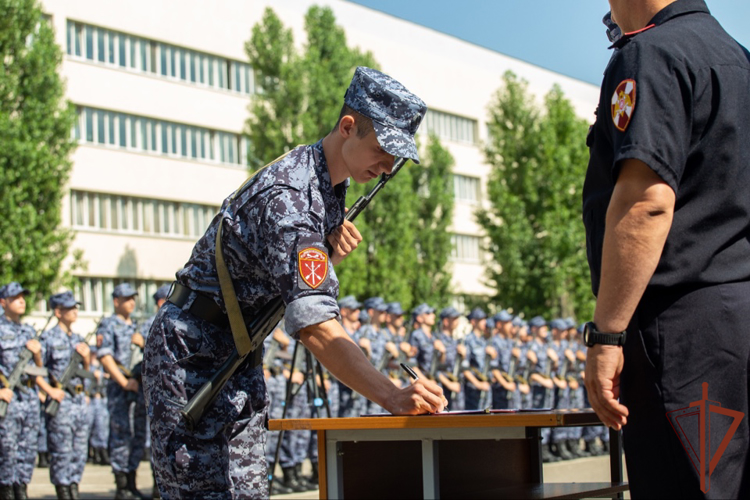 390 новобранцев столичного соединения Центрального округа Росгвардии приняли присягу