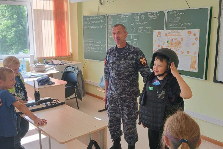 Мероприятия всероссийской акции «Каникулы с Росгвардией» провели стражи правопорядка в Сибири