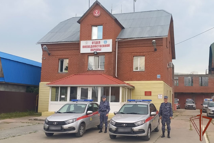 Подразделения вневедомственной охраны Росгвардии в Югре получили новые служебные автомобили