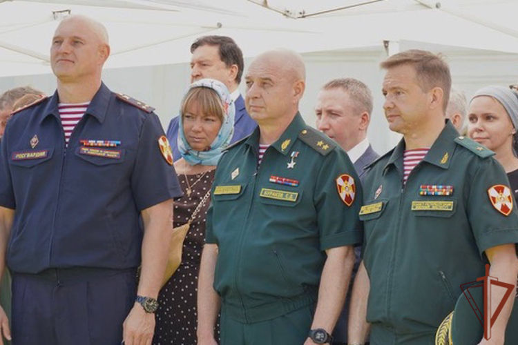 Делегация Росгвардии приняла участие в празднике, посвященном 20-летию возвращения иконы Тихвинской Божией Матери