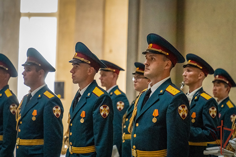 Военный оркестр Северо-Западного округа Росгвардии выступил на «Проводах Белых ночей» в Санкт-Петербурге