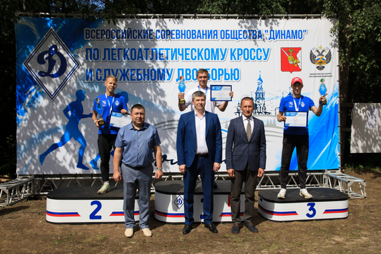 Спортсмены из Росгвардии победили на всероссийских соревнованиях общества «Динамо» по служебному двоеборью (видео)
