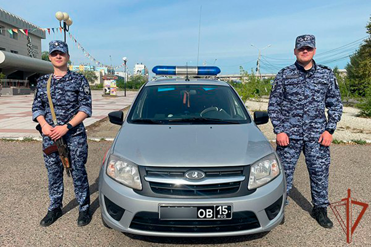 Сотрудники Росгвардии в Забайкальском крае отыскали и вернули матери потерявшегося сына