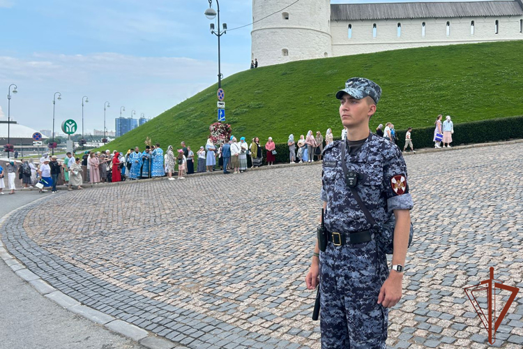 В Казани Росгвардия приняла участие в обеспечении безопасности крестного хода