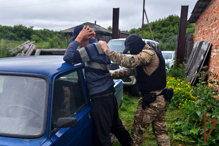 В Курганской области при поддержке СОБР Росгвардии пресечена деятельность крупной нарколаборатории (видео)